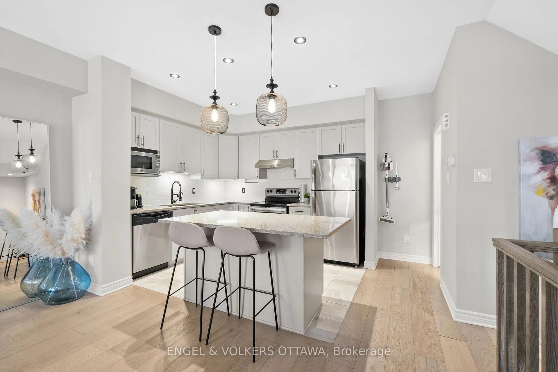 Photo 26 of 39 Stockholm Private, Ottawa, Riverside South/Gloucester Glen — HOMEH