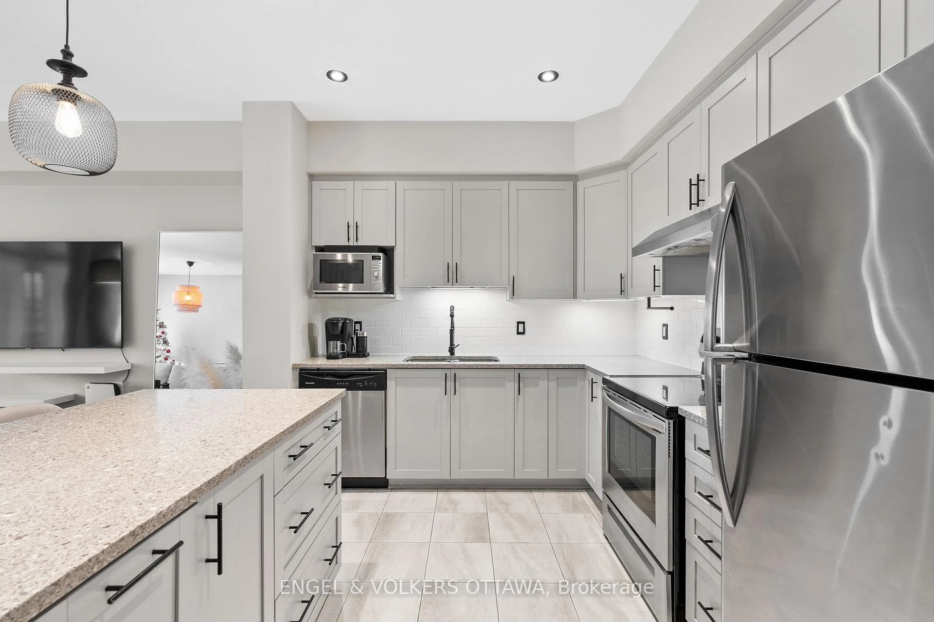 Photo 27 of 39 Stockholm Private, Ottawa, Riverside South/Gloucester Glen — HOMEH