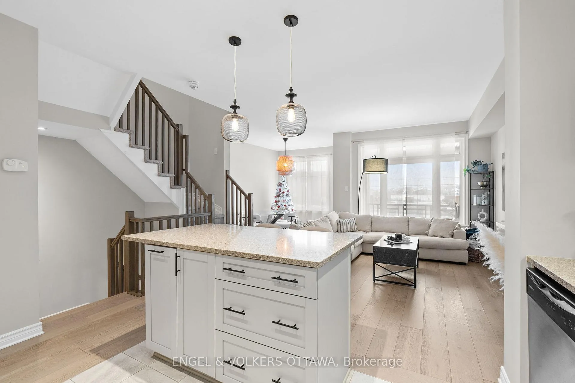 Photo 32 of 39 Stockholm Private, Ottawa, Riverside South/Gloucester Glen — HOMEH