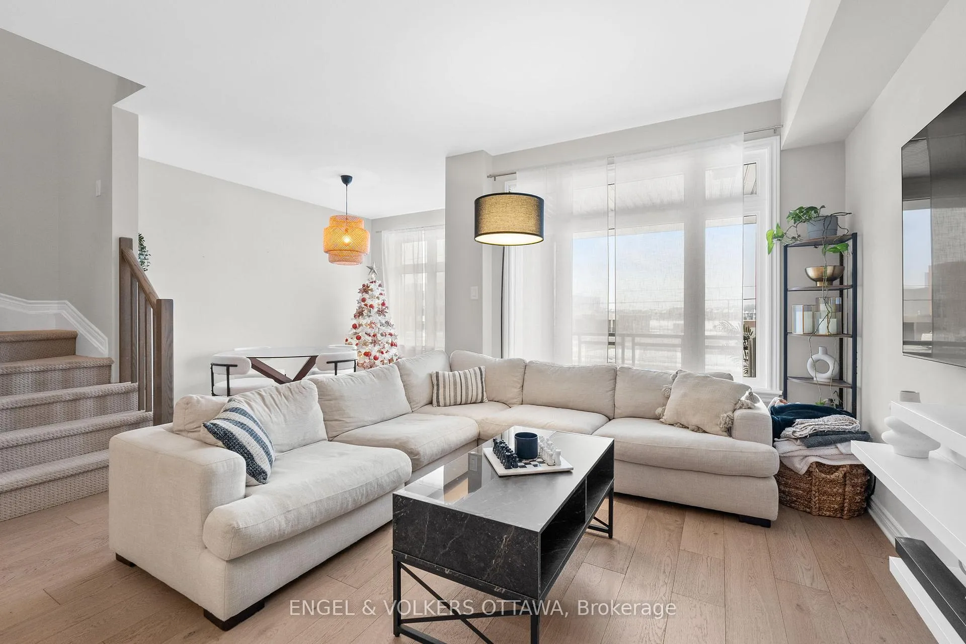 Photo 48 of 39 Stockholm Private, Ottawa, Riverside South/Gloucester Glen — HOMEH