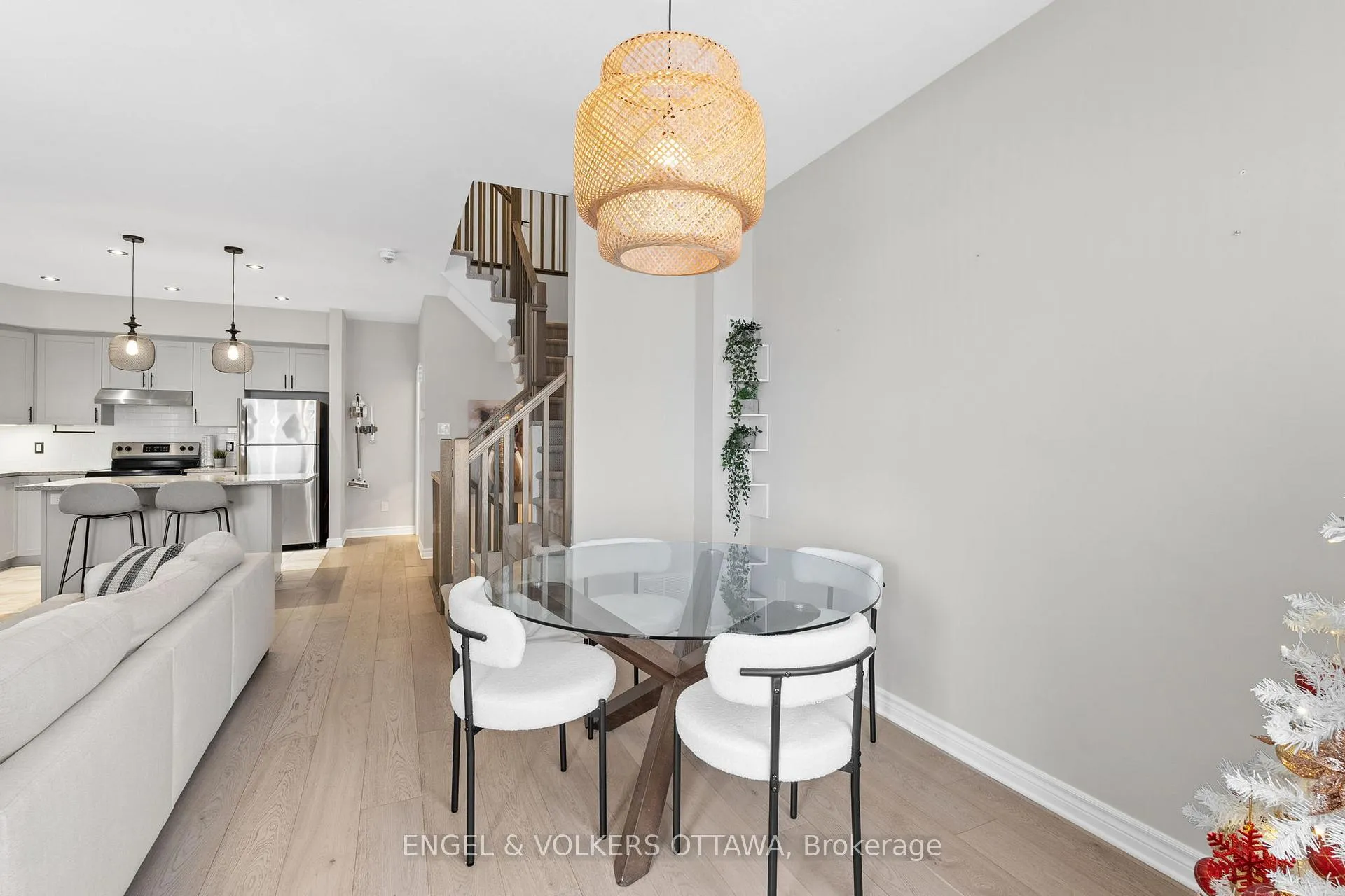 Photo 52 of 39 Stockholm Private, Ottawa, Riverside South/Gloucester Glen — HOMEH