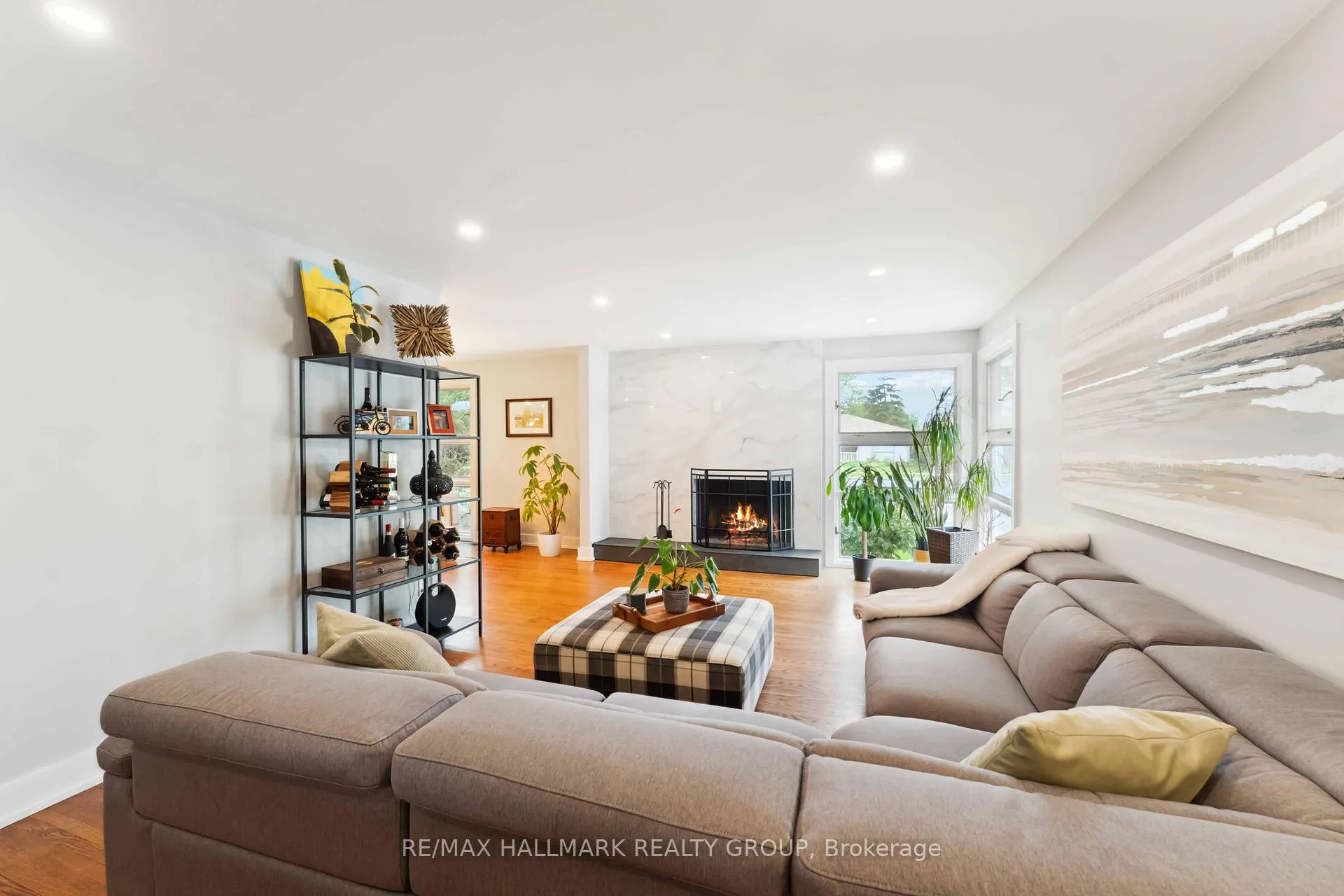 Photo 10 of 2425 Ogilvie Road, Ottawa, Beacon Hill North — HOMEH
