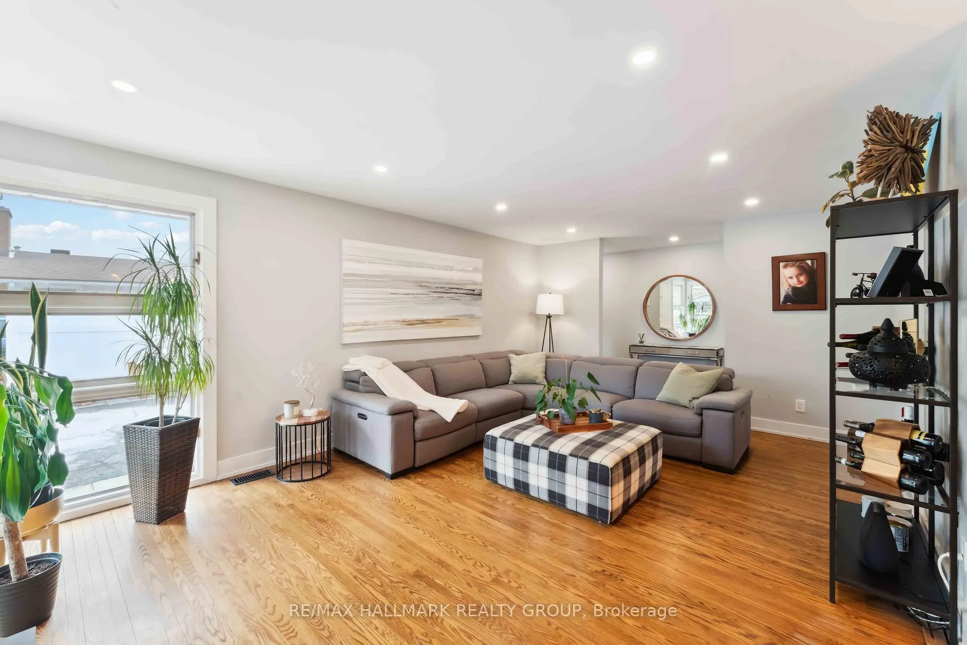Photo 15 of 2425 Ogilvie Road, Ottawa, Beacon Hill North — HOMEH