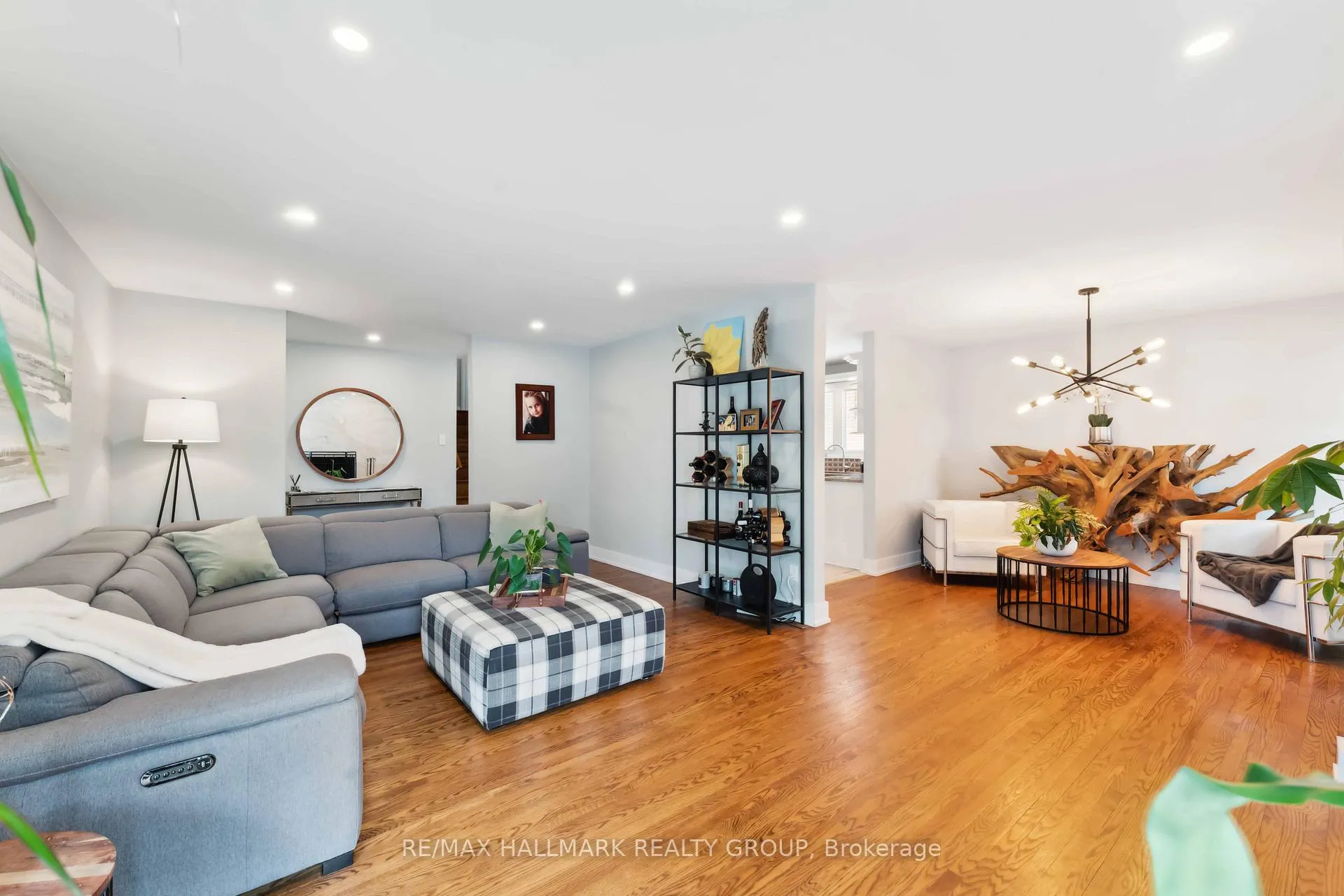 Photo 16 of 2425 Ogilvie Road, Ottawa, Beacon Hill North — HOMEH