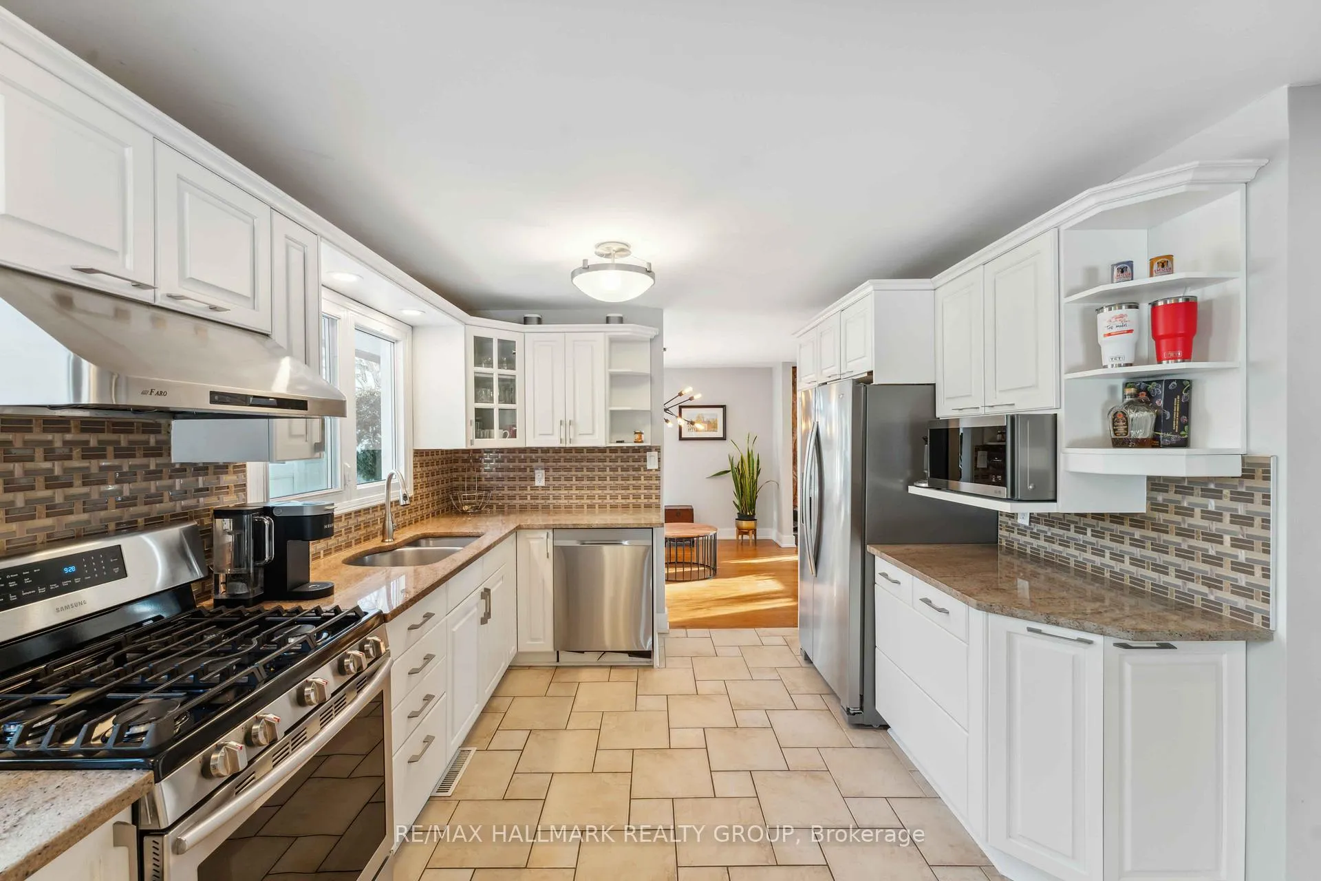 Photo 40 of 2425 Ogilvie Road, Ottawa, Beacon Hill North — HOMEH