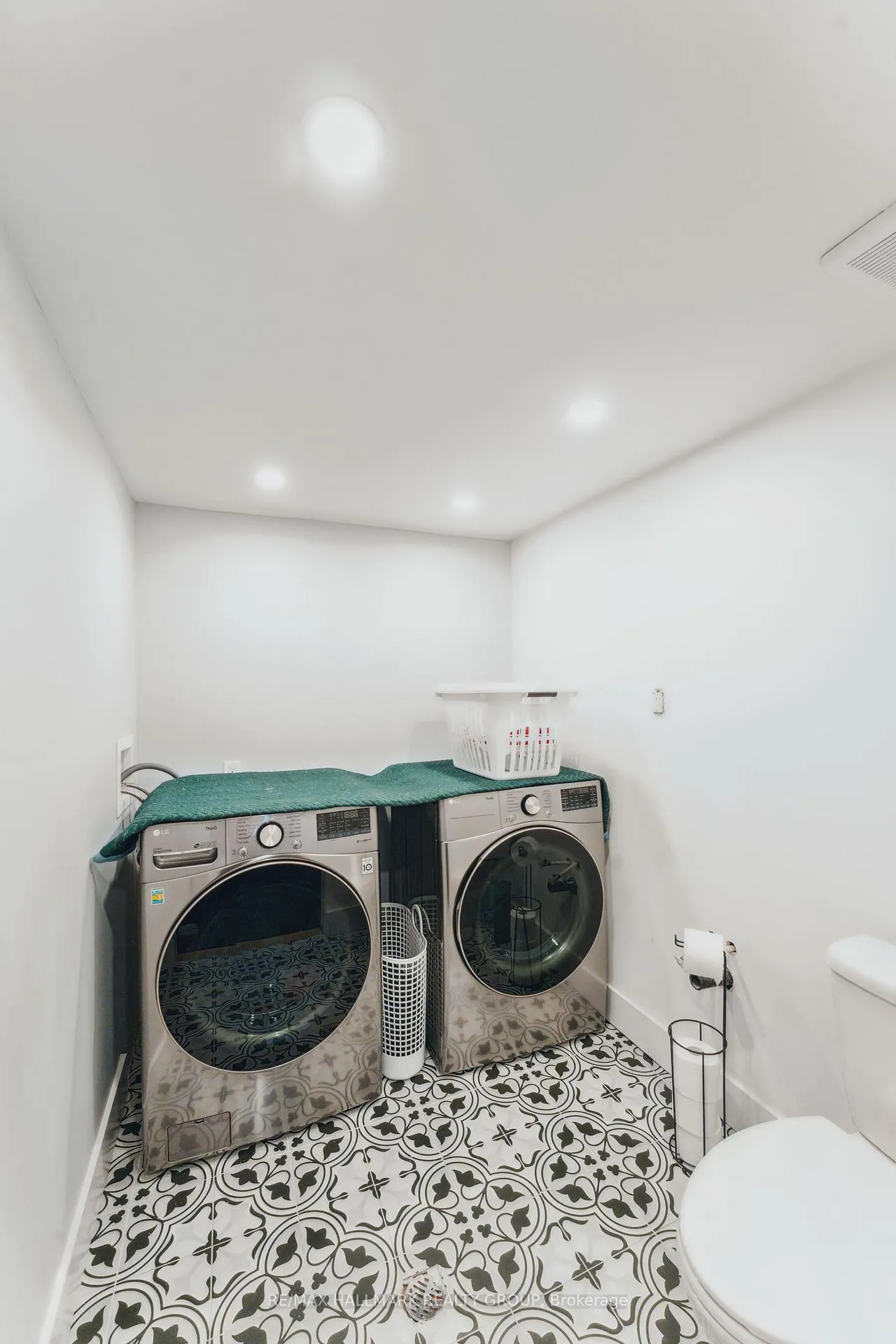 Photo 118 of 2425 Ogilvie Road, Ottawa, Beacon Hill North — HOMEH