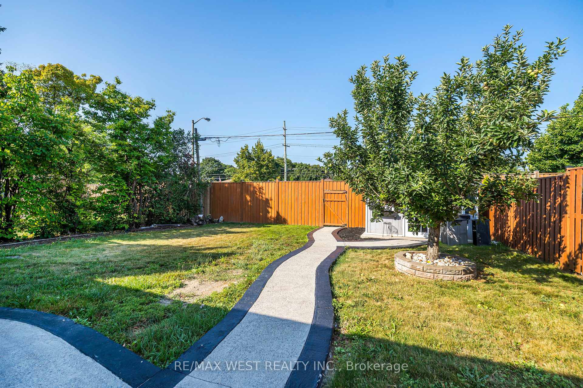 Photo 13 of Unit BSMT, 31 Rowse Crescent, Etobicoke, Kingsview Village-The Westway — HOMEH