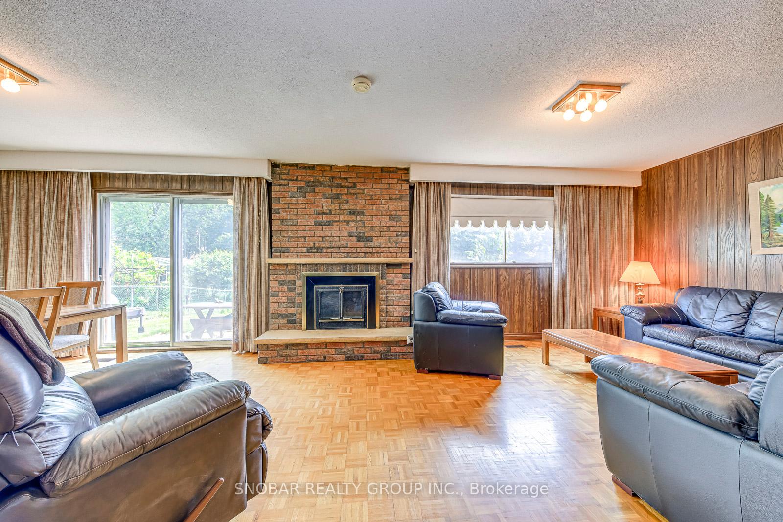 Photo 8 of 9A Kingsview Boulevard, Etobicoke, Kingsview Village-The Westway — HOMEH