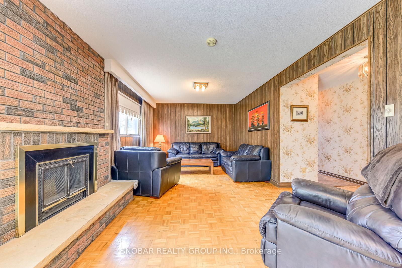 Photo 10 of 9A Kingsview Boulevard, Etobicoke, Kingsview Village-The Westway — HOMEH
