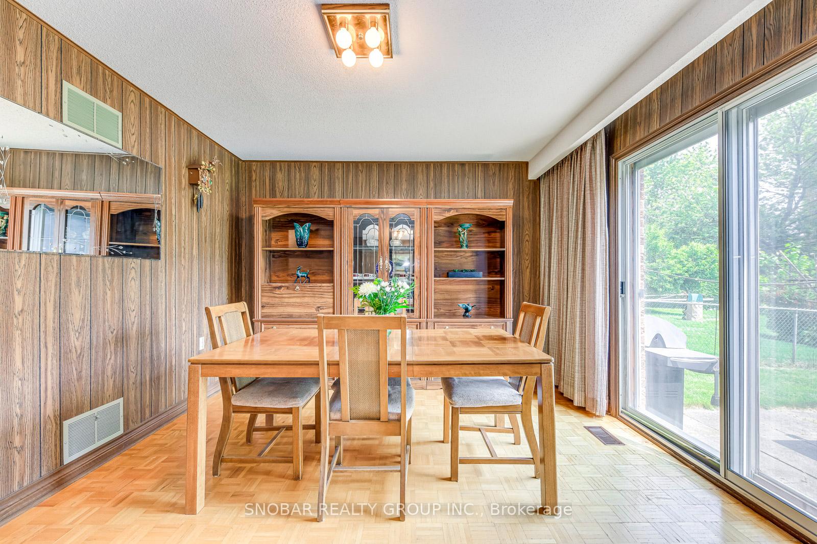 Photo 3 of 9A Kingsview Boulevard, Etobicoke, Kingsview Village-The Westway — HOMEH