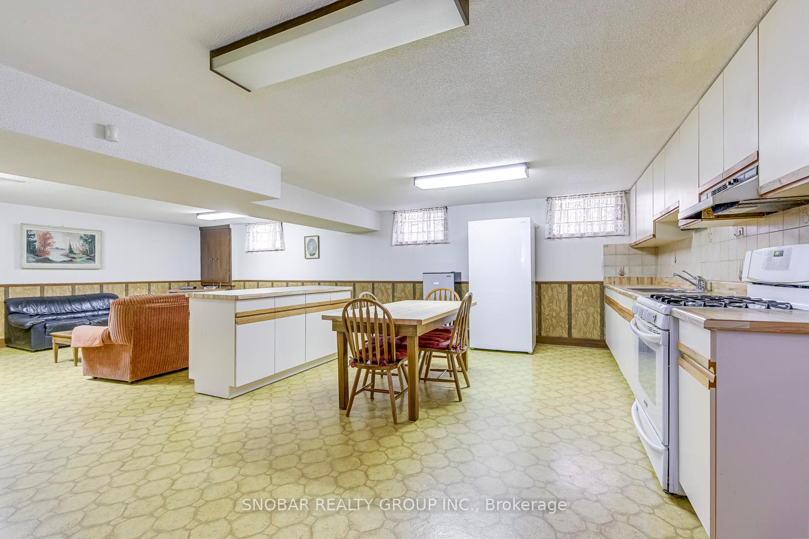 Photo 17 of 9A Kingsview Boulevard, Etobicoke, Kingsview Village-The Westway — HOMEH