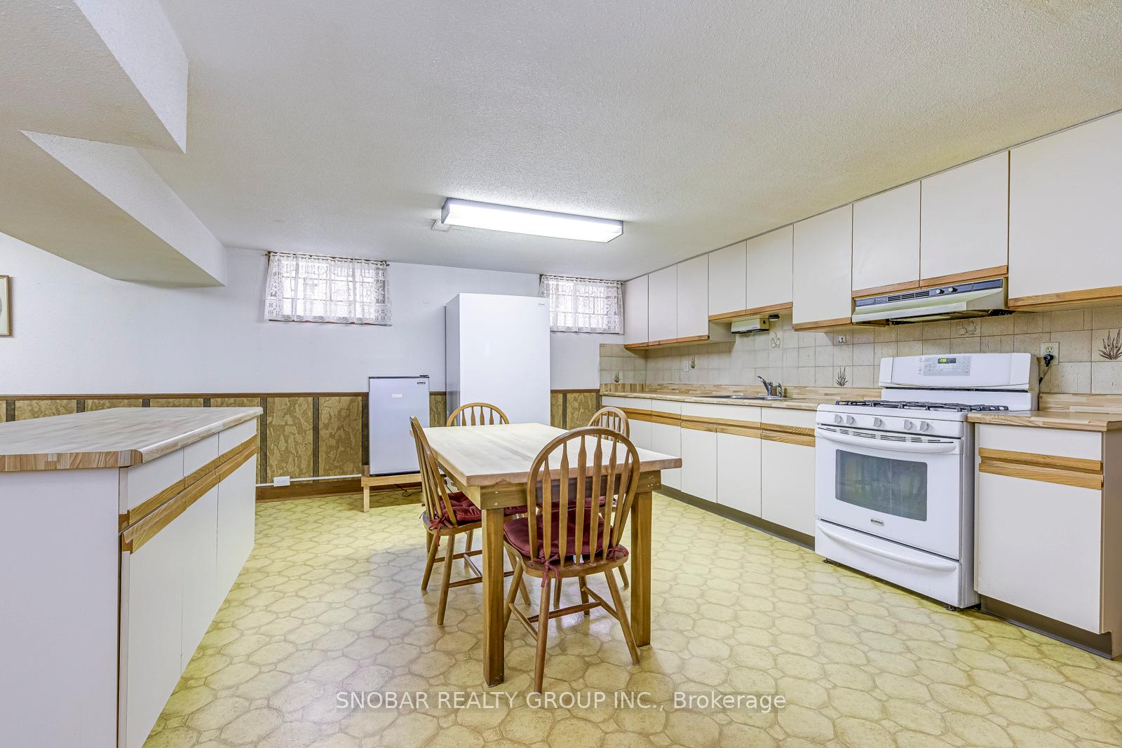 Photo 11 of 9A Kingsview Boulevard, Etobicoke, Kingsview Village-The Westway — HOMEH
