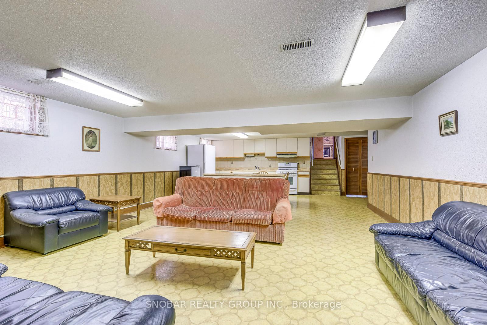 Photo 16 of 9A Kingsview Boulevard, Etobicoke, Kingsview Village-The Westway — HOMEH