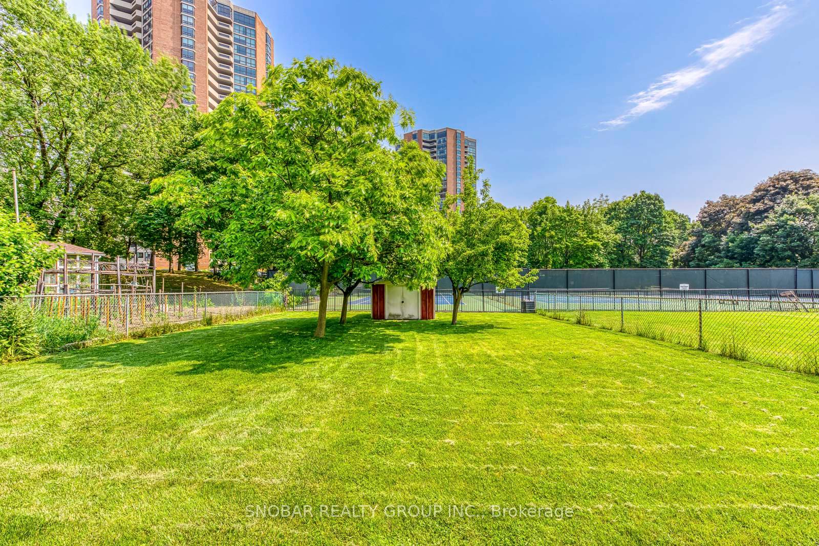 Photo 21 of 9A Kingsview Boulevard, Etobicoke, Kingsview Village-The Westway — HOMEH