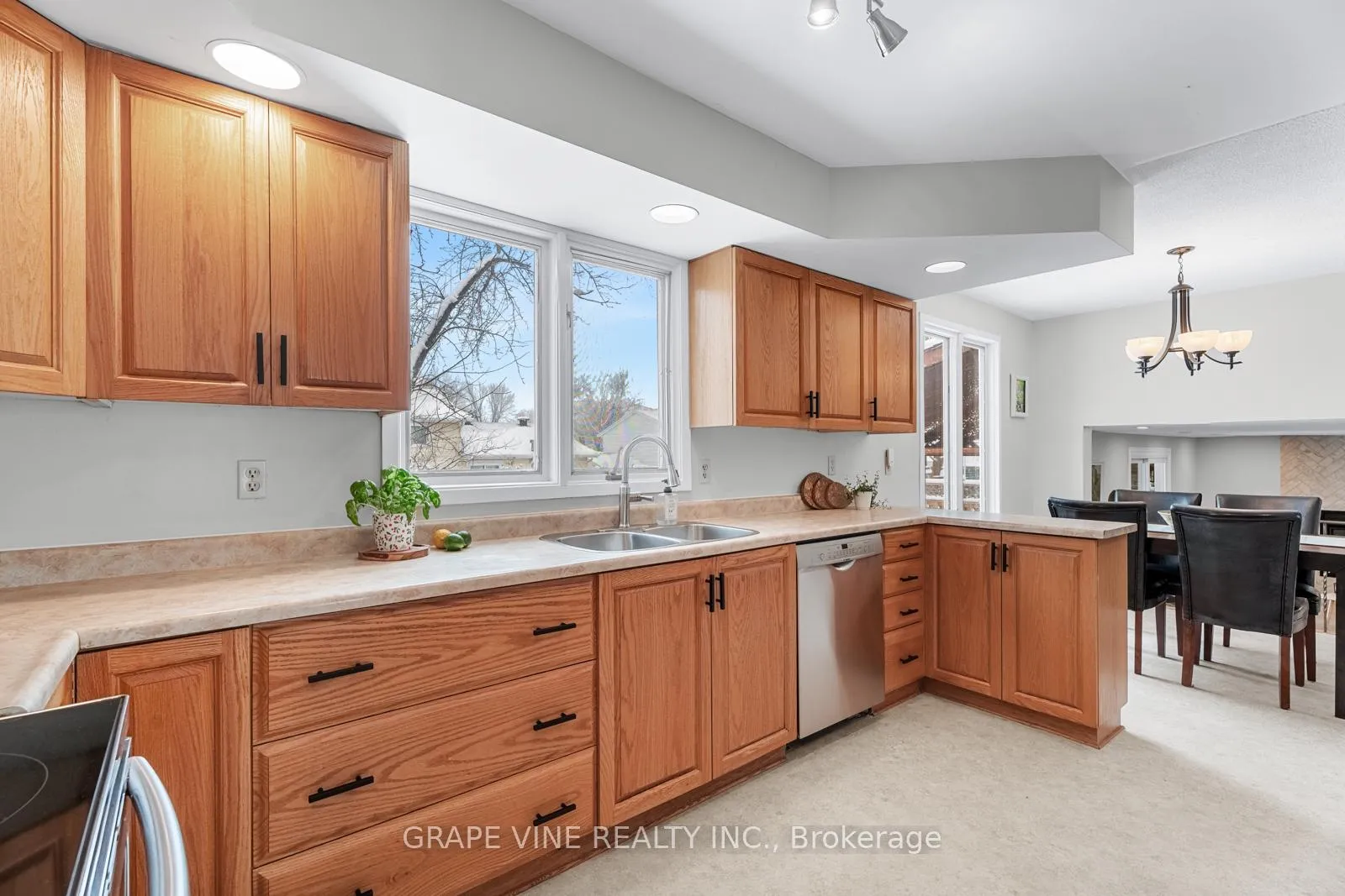 Photo 52 of 105 Westpark Drive, Ottawa, Blackburn Hamlet — HOMEH