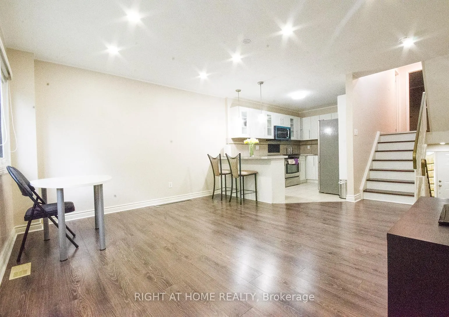 Photo 9 of 35 Tybalt Crescent, Ottawa, Westcliffe Estates — HOMEH