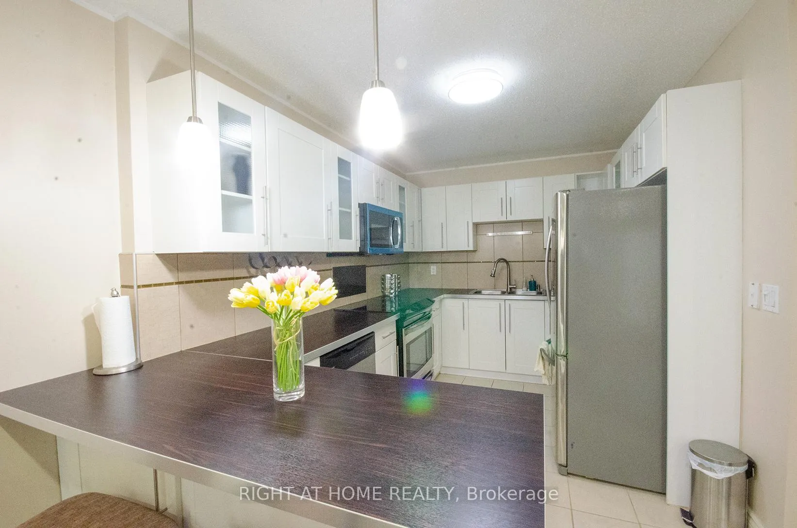 Photo 8 of 35 Tybalt Crescent, Ottawa, Westcliffe Estates — HOMEH