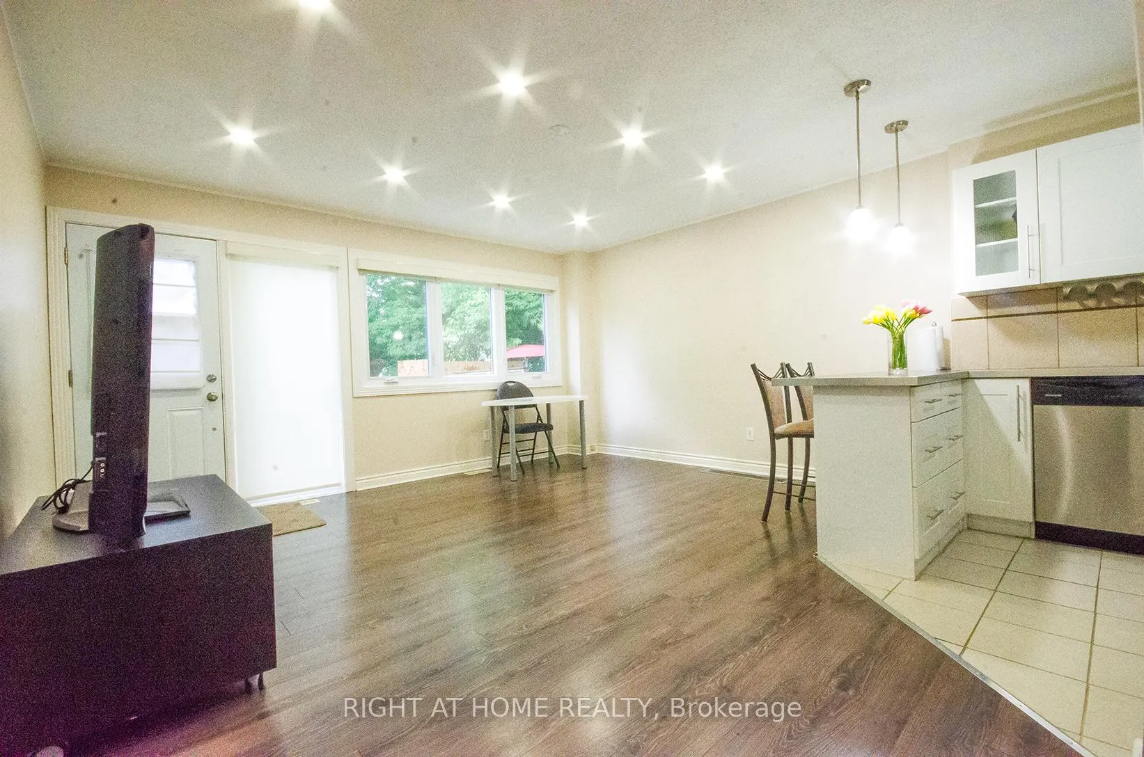 Photo 12 of 35 Tybalt Crescent, Ottawa, Westcliffe Estates — HOMEH