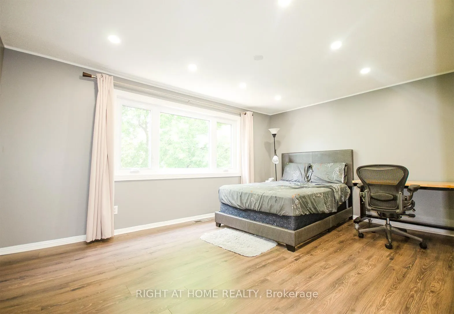 Photo 20 of 35 Tybalt Crescent, Ottawa, Westcliffe Estates — HOMEH
