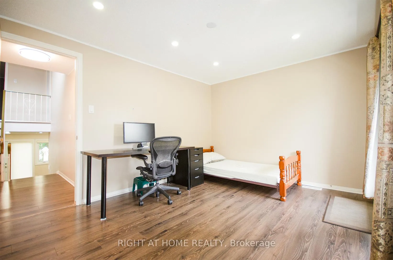 Photo 30 of 35 Tybalt Crescent, Ottawa, Westcliffe Estates — HOMEH