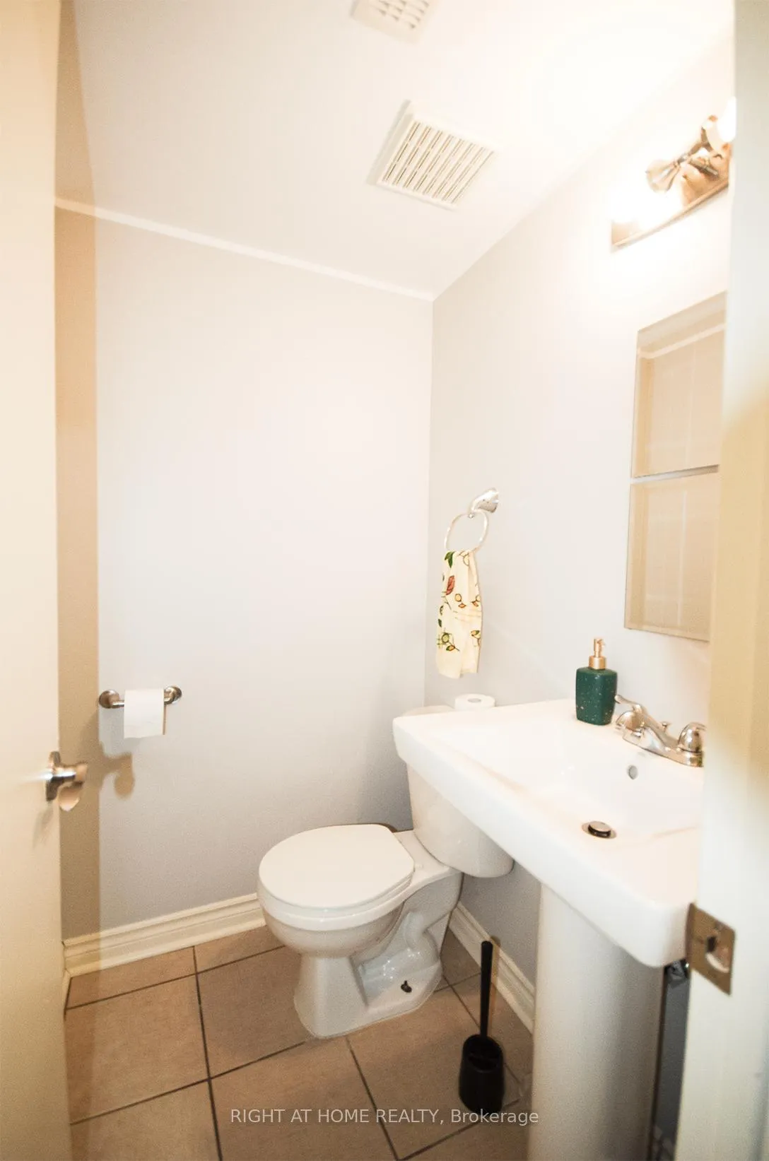 Photo 36 of 35 Tybalt Crescent, Ottawa, Westcliffe Estates — HOMEH