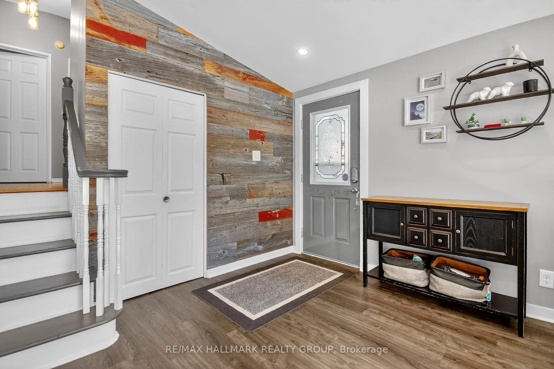 Photo 6 of 2074 Featherston Drive, Ottawa, Guildwood Estates - Urbandale Acres — HOMEH