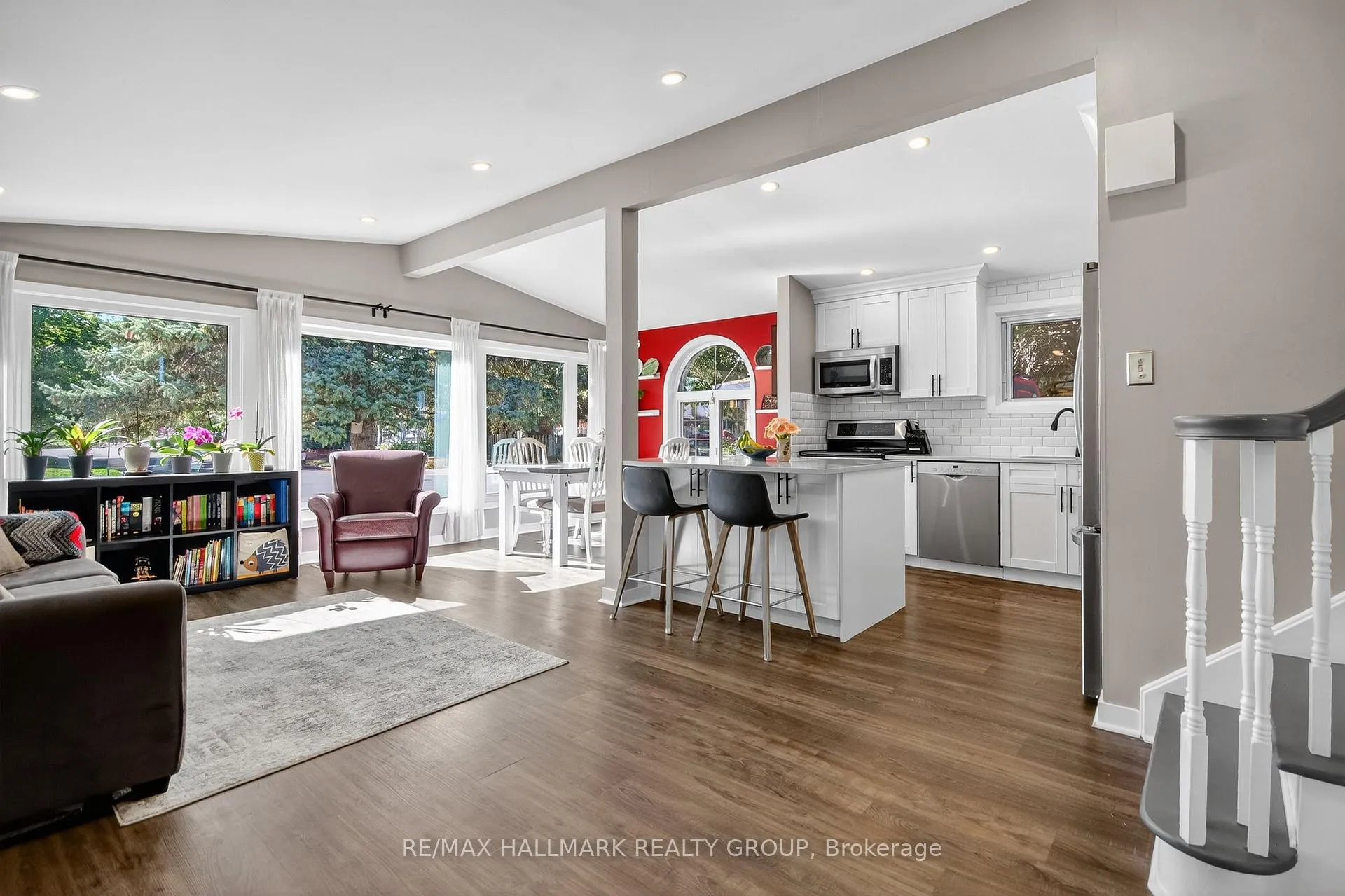 Photo 13 of 2074 Featherston Drive, Ottawa, Guildwood Estates - Urbandale Acres — HOMEH