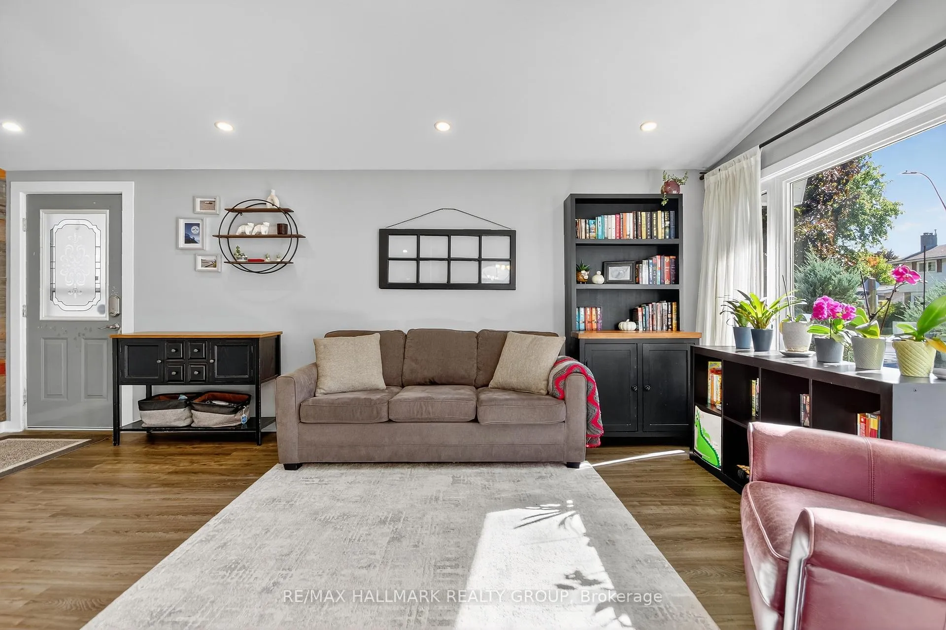 Photo 18 of 2074 Featherston Drive, Ottawa, Guildwood Estates - Urbandale Acres — HOMEH