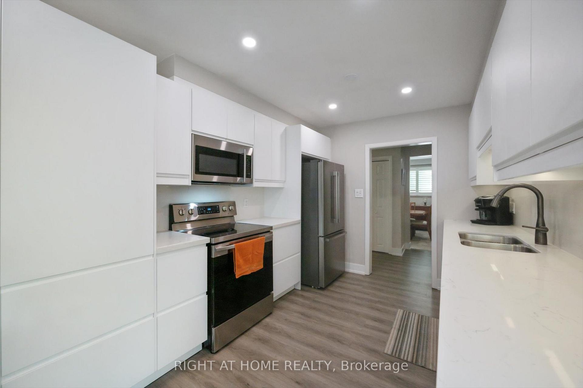 Photo 30 of 90 Clement Road, Etobicoke, Willowridge-Martingrove-Richview — HOMEH