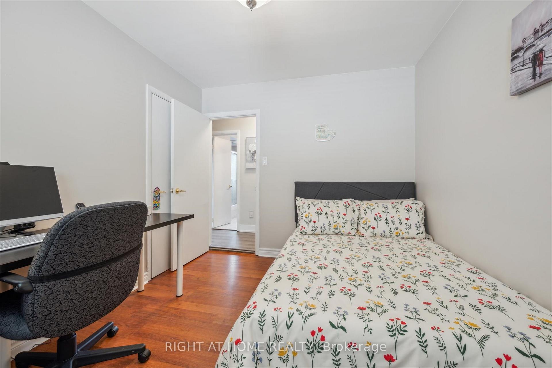 Photo 35 of 90 Clement Road, Etobicoke, Willowridge-Martingrove-Richview — HOMEH