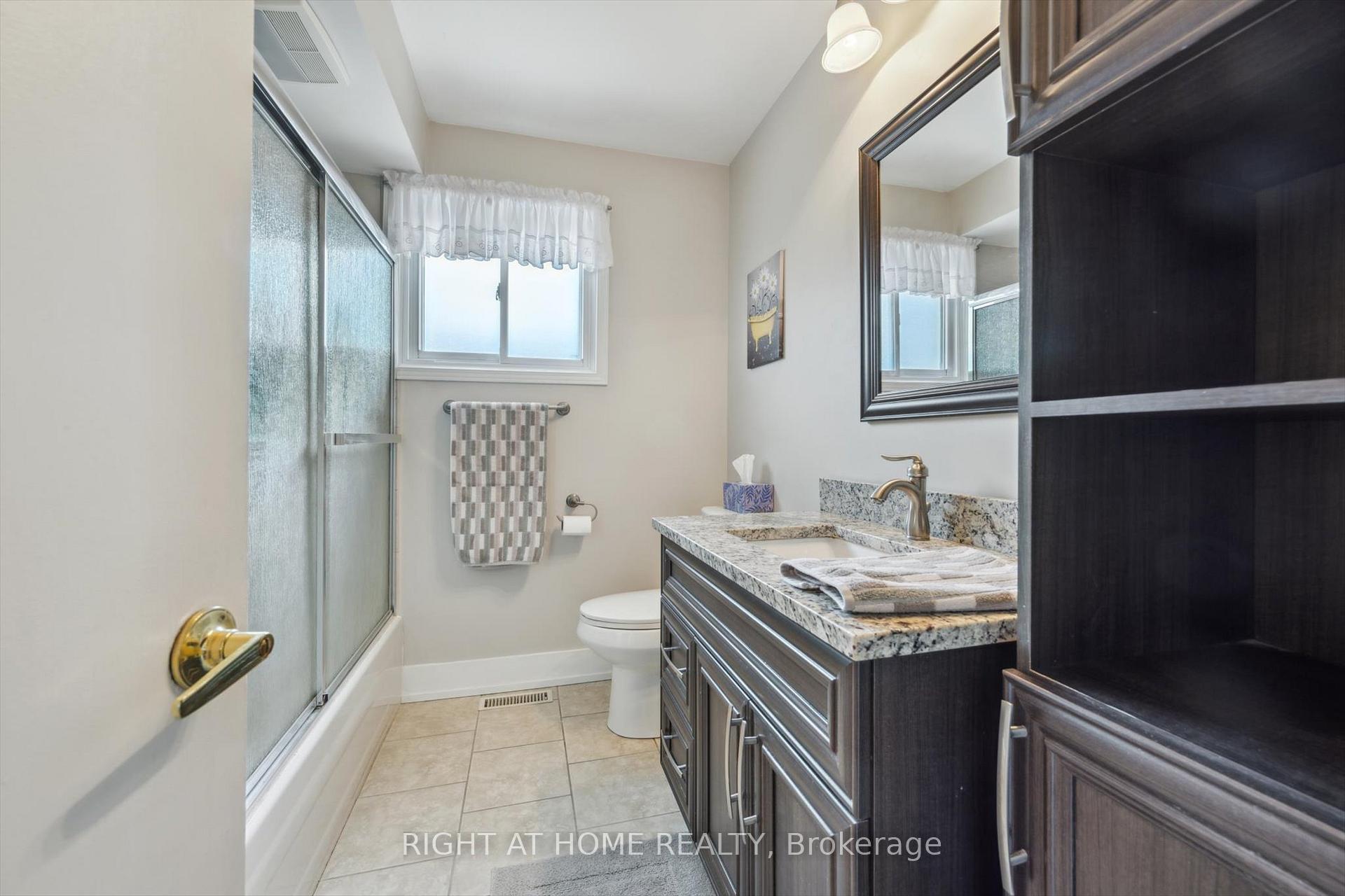 Photo 19 of 90 Clement Road, Etobicoke, Willowridge-Martingrove-Richview — HOMEH