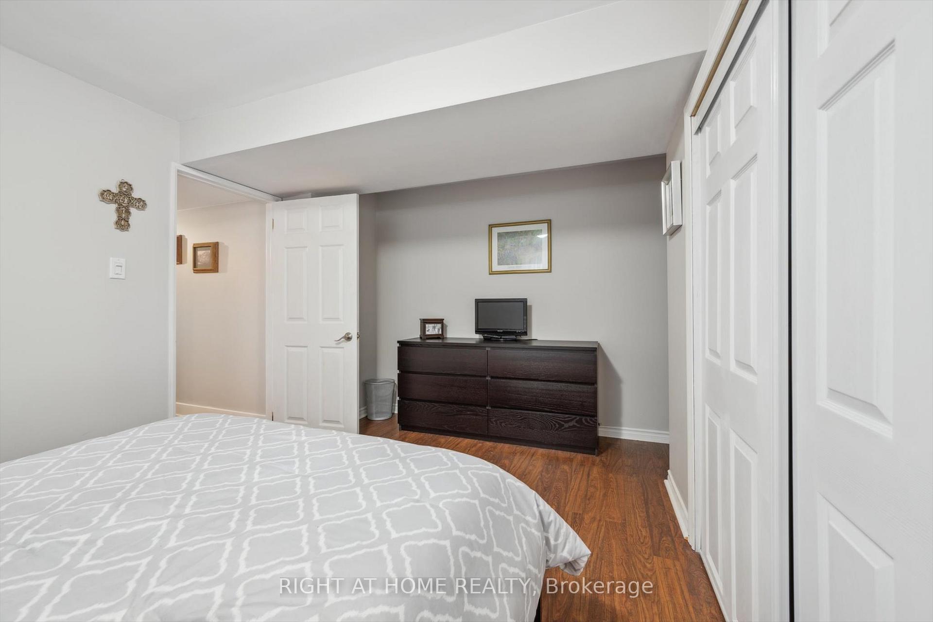 Photo 34 of 90 Clement Road, Etobicoke, Willowridge-Martingrove-Richview — HOMEH