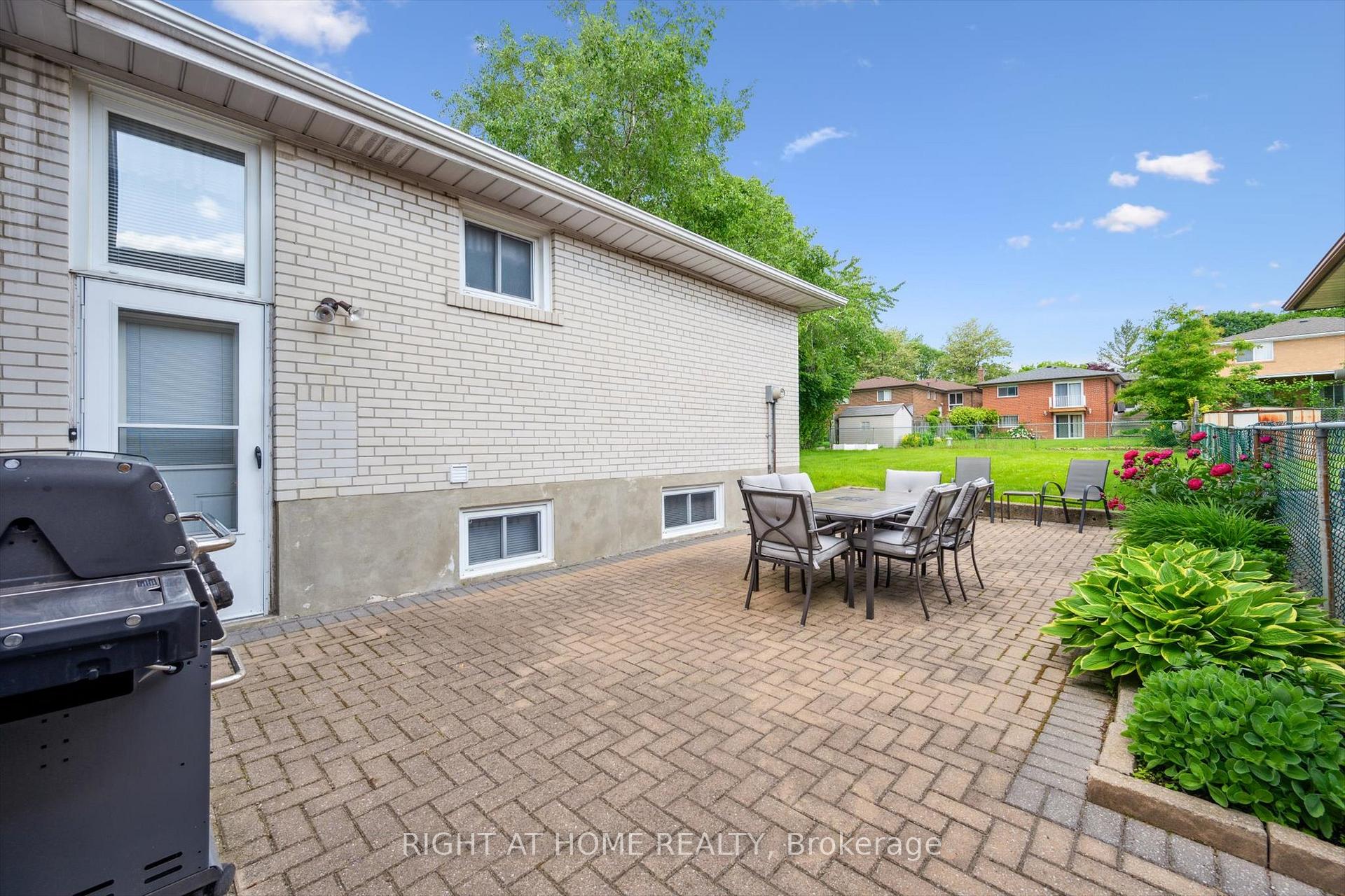 Photo 36 of 90 Clement Road, Etobicoke, Willowridge-Martingrove-Richview — HOMEH