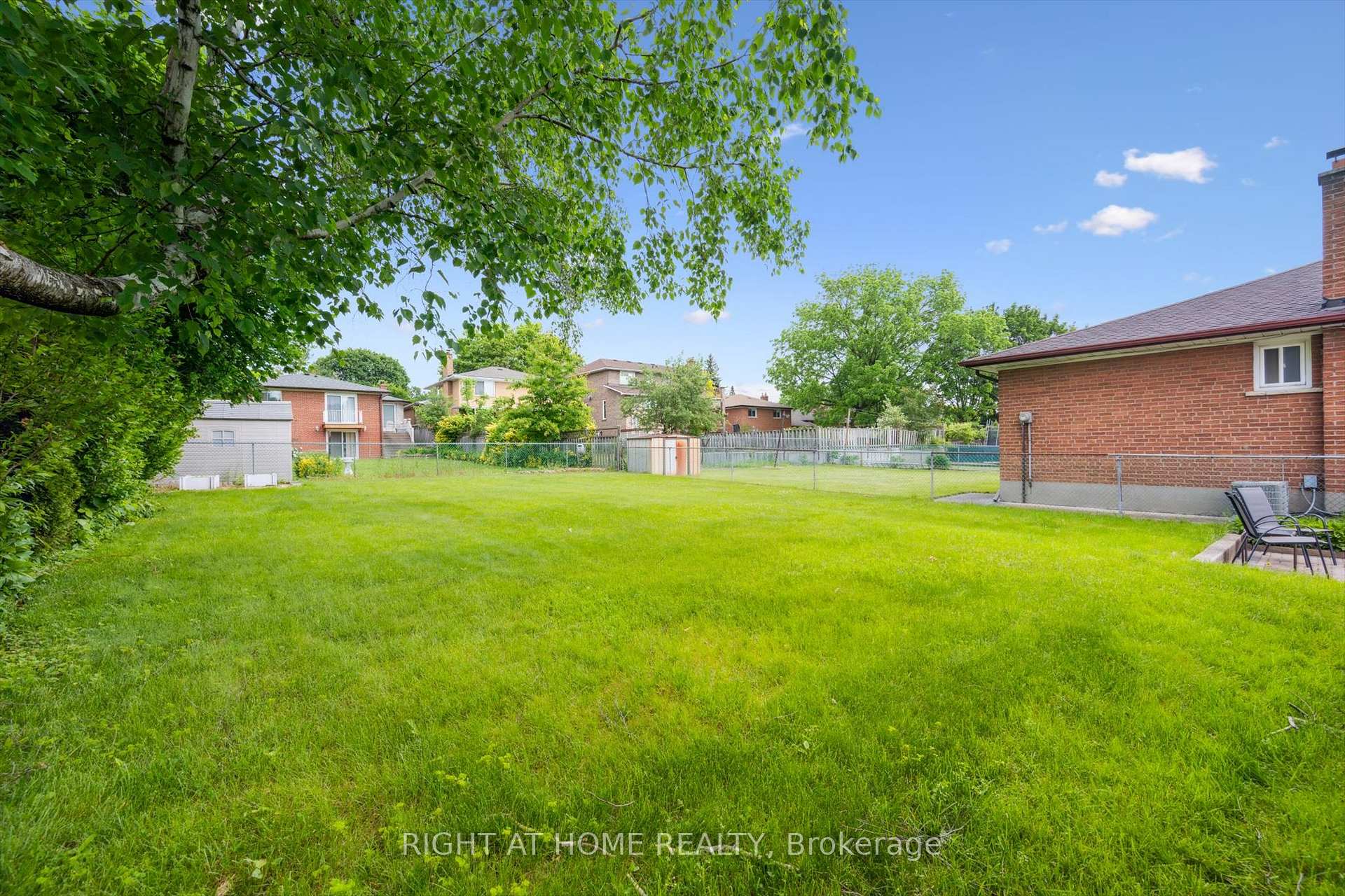 Photo 28 of 90 Clement Road, Etobicoke, Willowridge-Martingrove-Richview — HOMEH