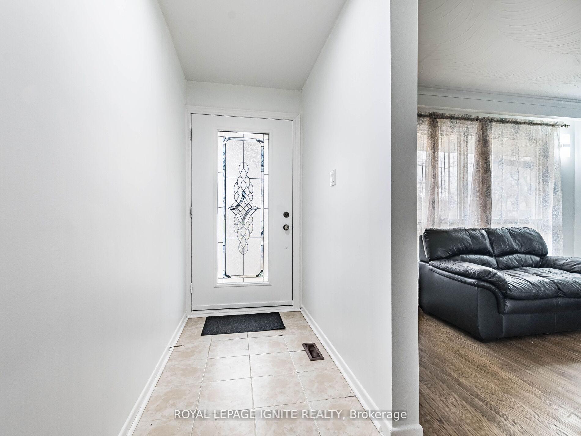 Photo 3 of 115 Northcrest Road, Etobicoke, Kingsview Village-The Westway — HOMEH