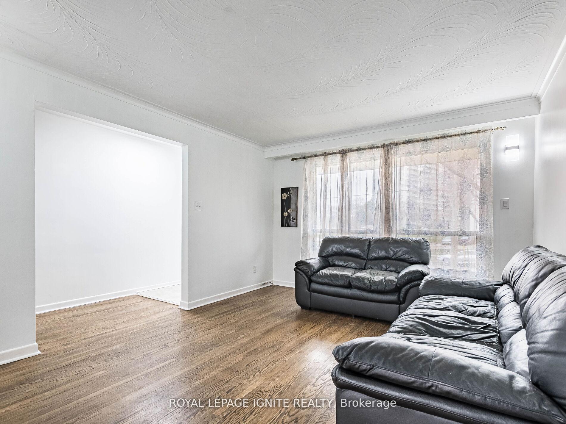 Photo 7 of 115 Northcrest Road, Etobicoke, Kingsview Village-The Westway — HOMEH