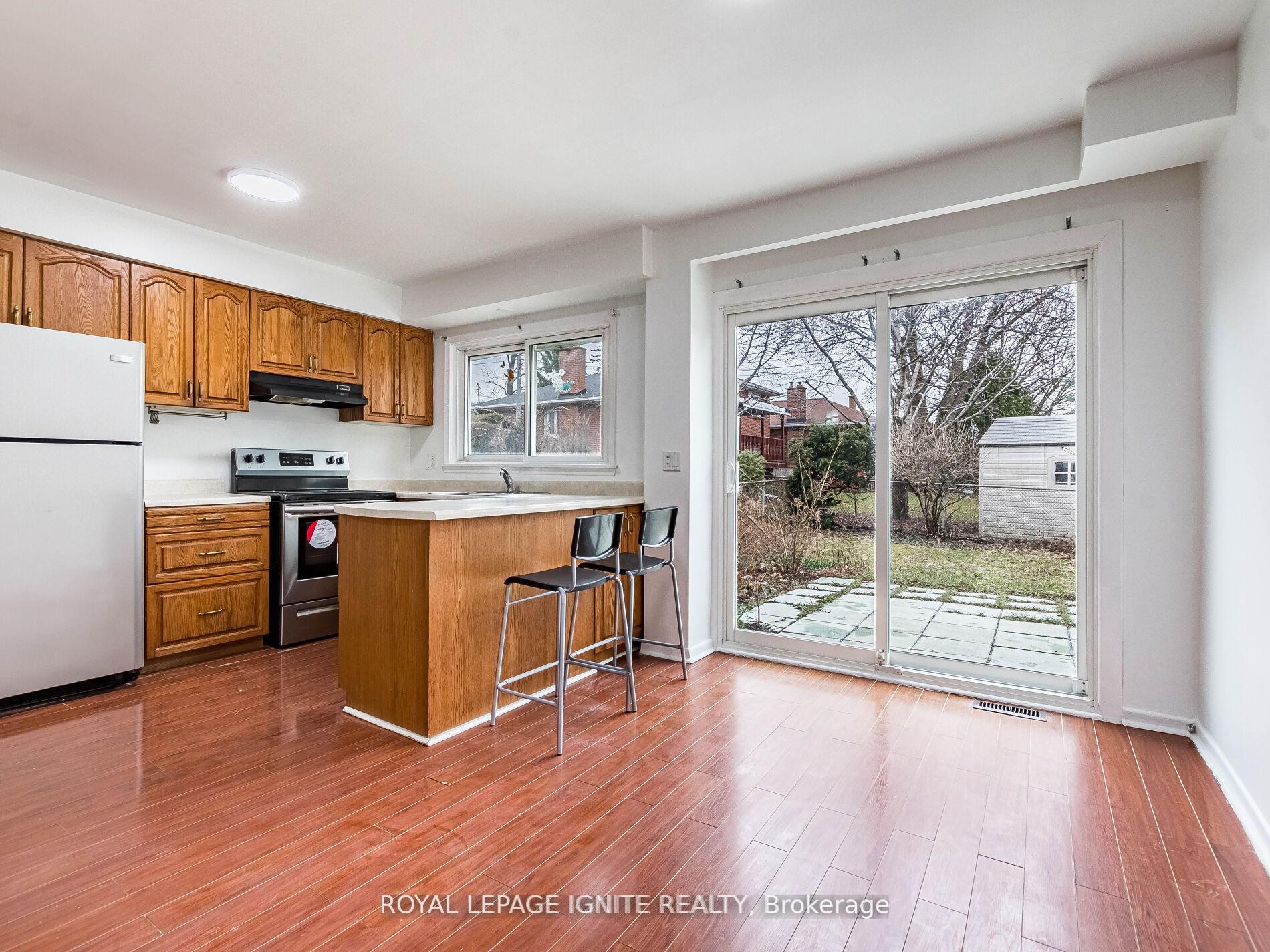 Photo 29 of 115 Northcrest Road, Etobicoke, Kingsview Village-The Westway — HOMEH