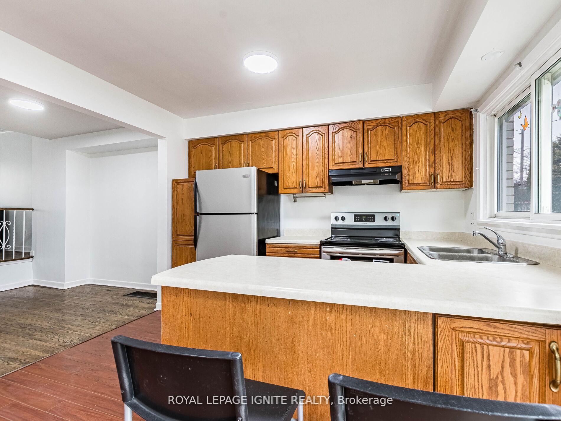 Photo 25 of 115 Northcrest Road, Etobicoke, Kingsview Village-The Westway — HOMEH