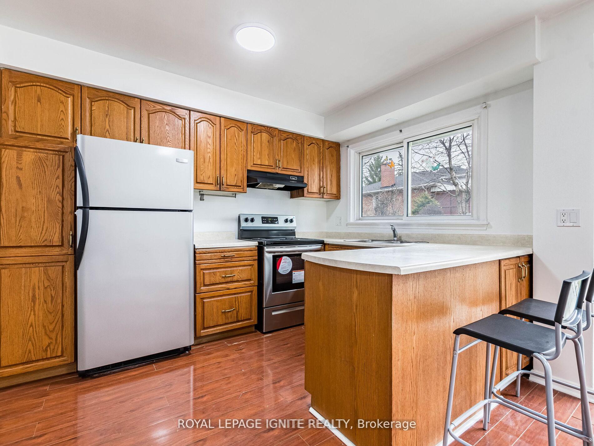 Photo 23 of 115 Northcrest Road, Etobicoke, Kingsview Village-The Westway — HOMEH