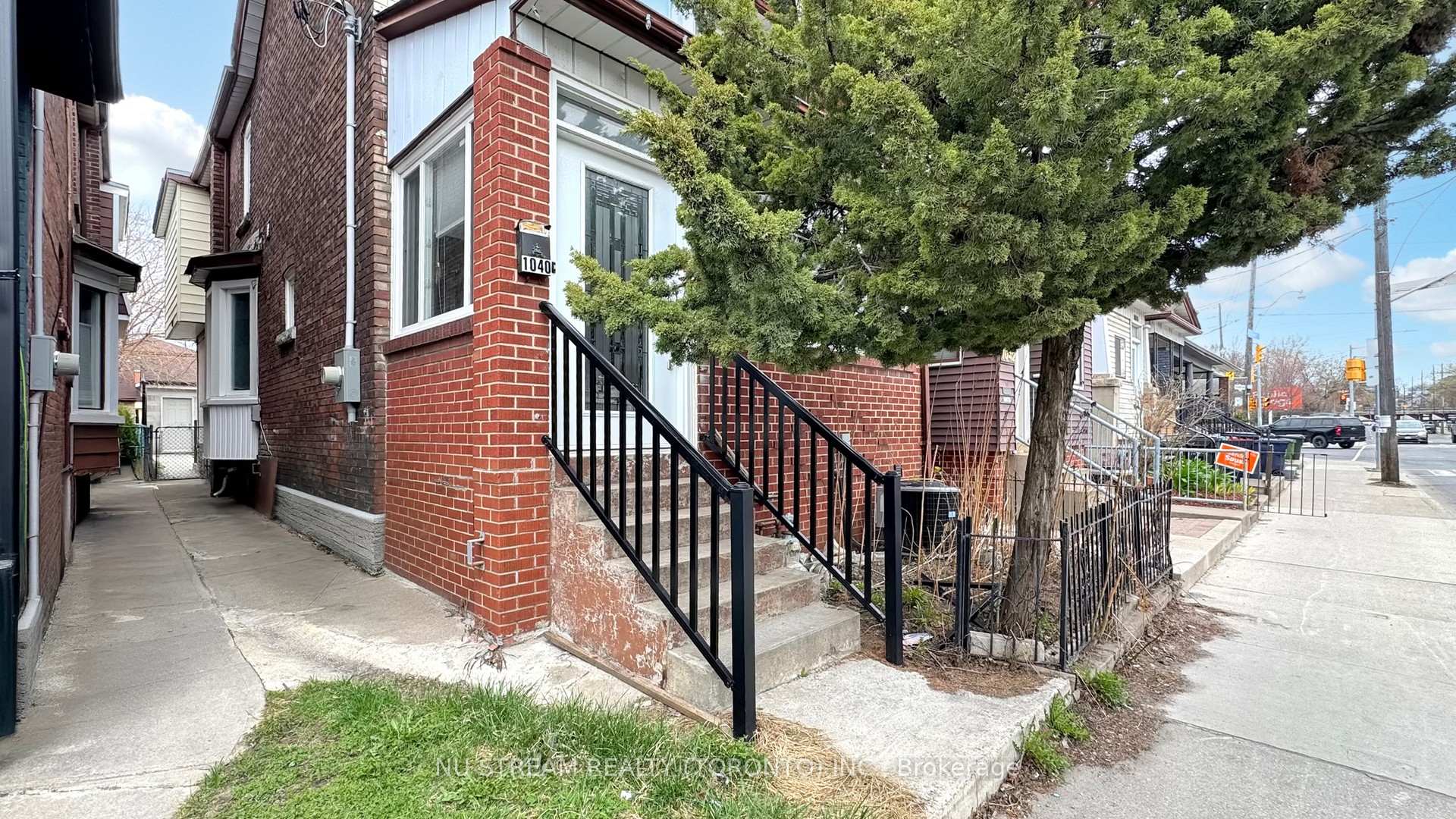 Front of 1040 Ossington Avenue
