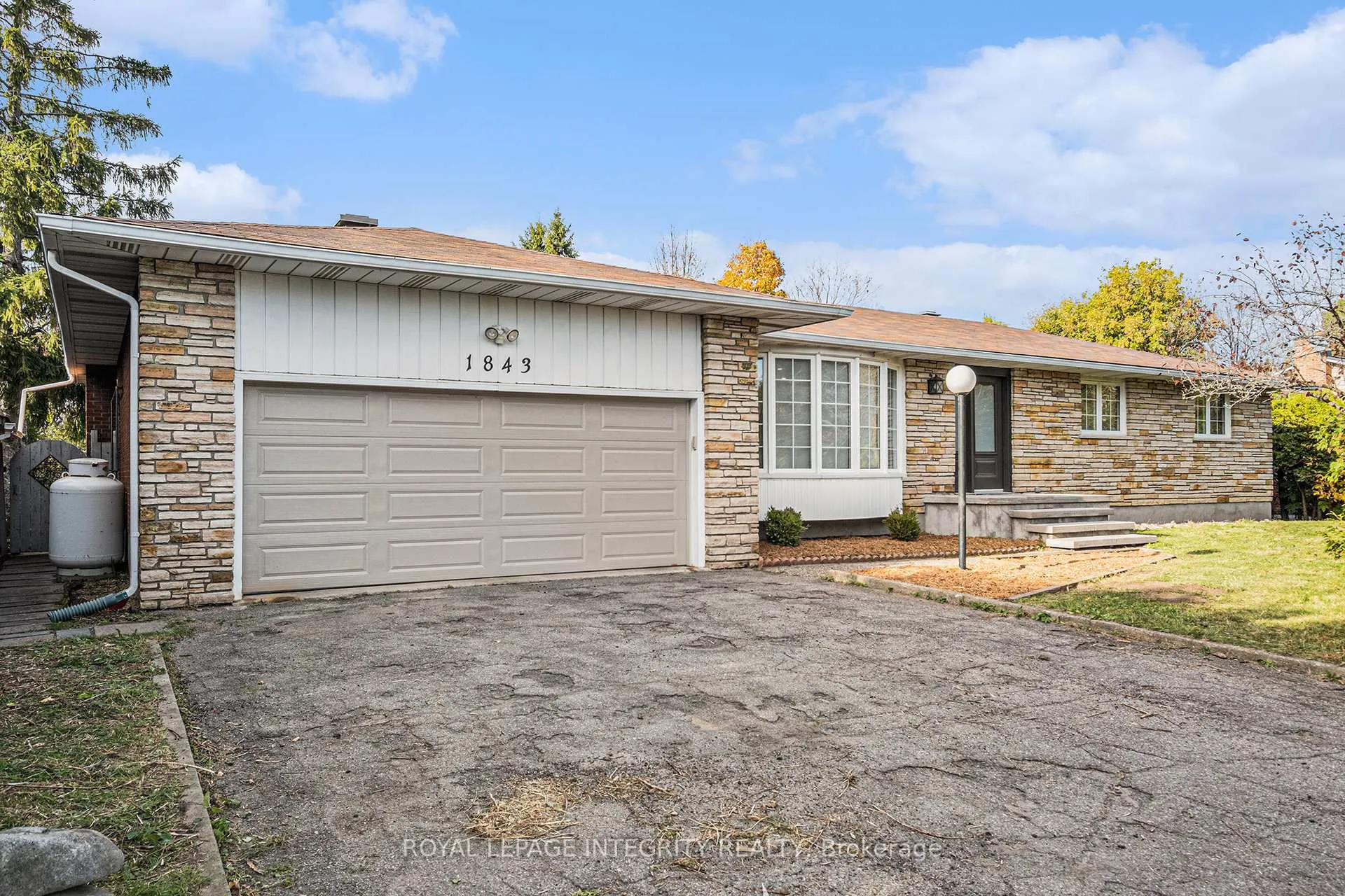 Front of 1843 Rideau Road
