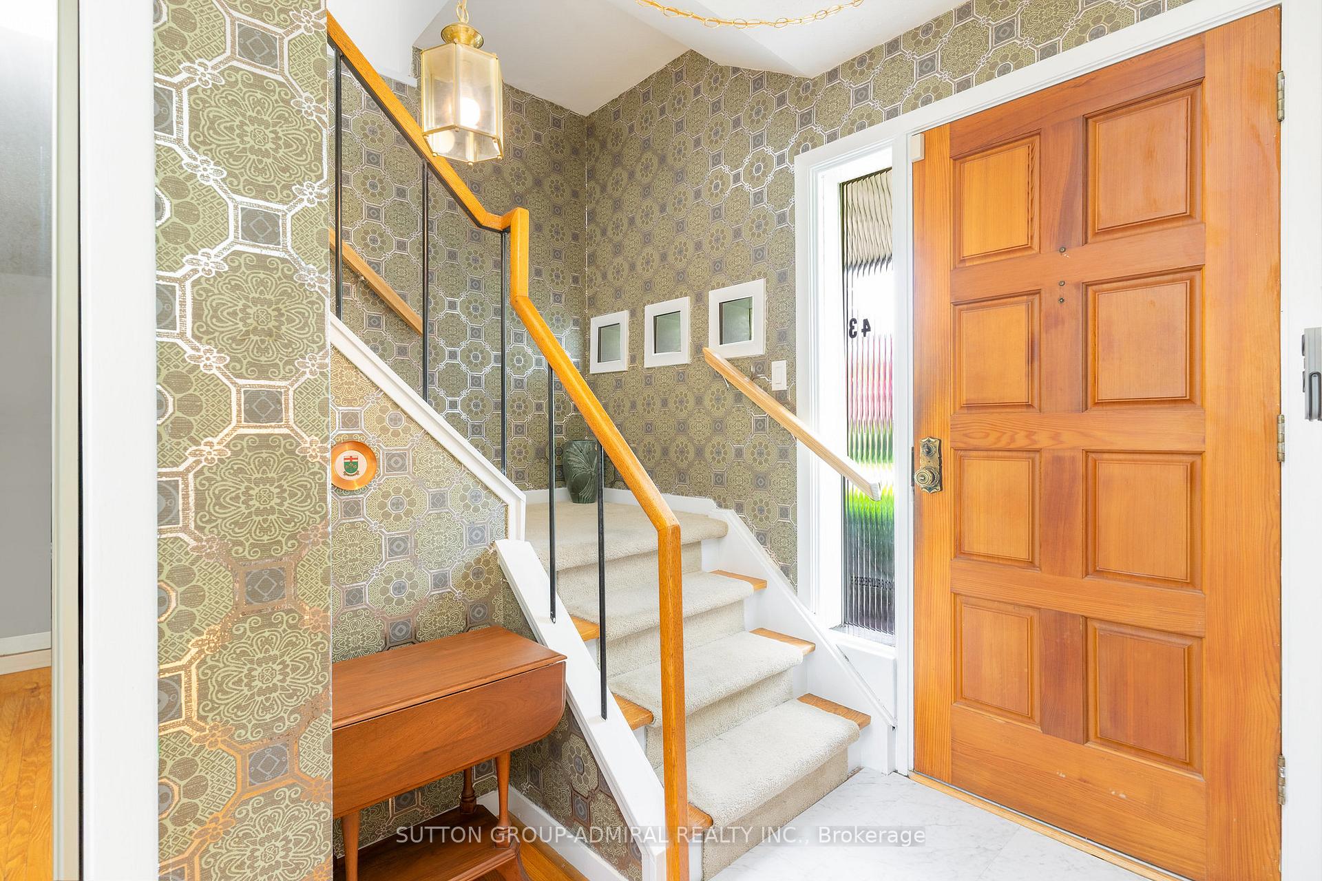 Photo 4 of 43 Vanderbrent Crescent, Etobicoke, Willowridge-Martingrove-Richview — HOMEH