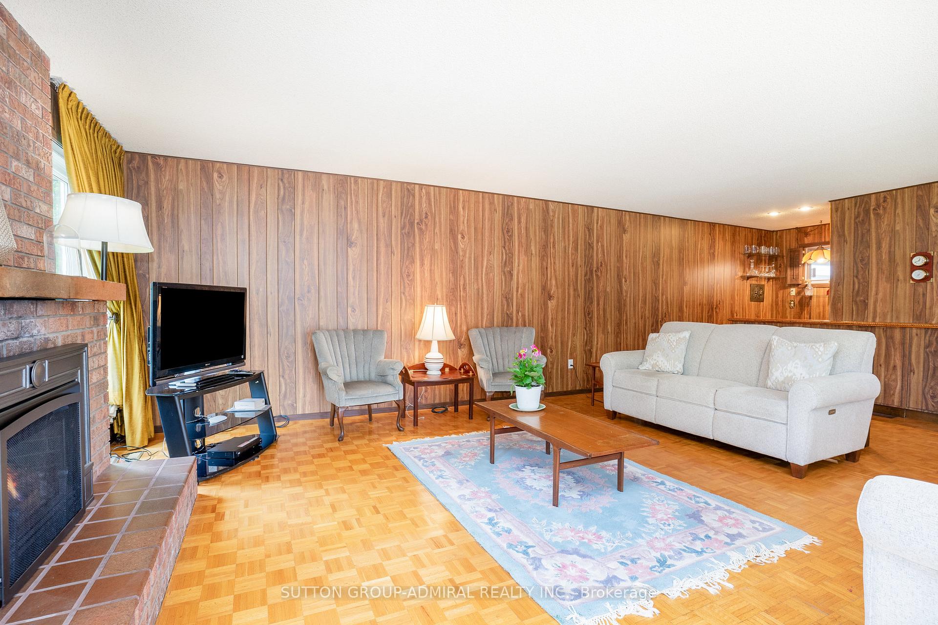 Photo 8 of 43 Vanderbrent Crescent, Etobicoke, Willowridge-Martingrove-Richview — HOMEH