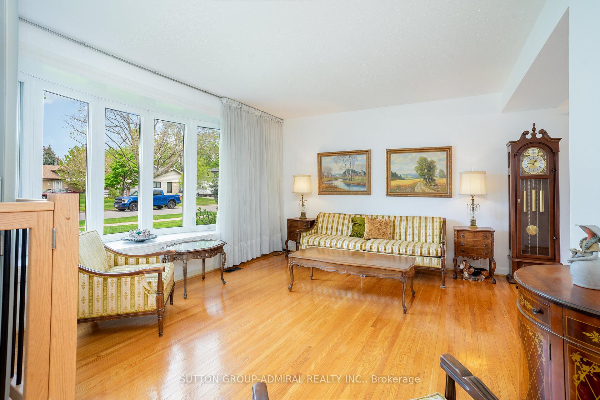 Photo 10 of 43 Vanderbrent Crescent, Etobicoke, Willowridge-Martingrove-Richview — HOMEH