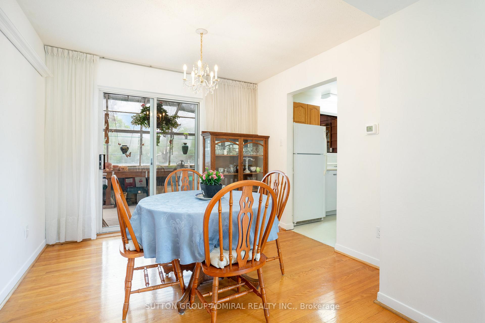 Photo 12 of 43 Vanderbrent Crescent, Etobicoke, Willowridge-Martingrove-Richview — HOMEH