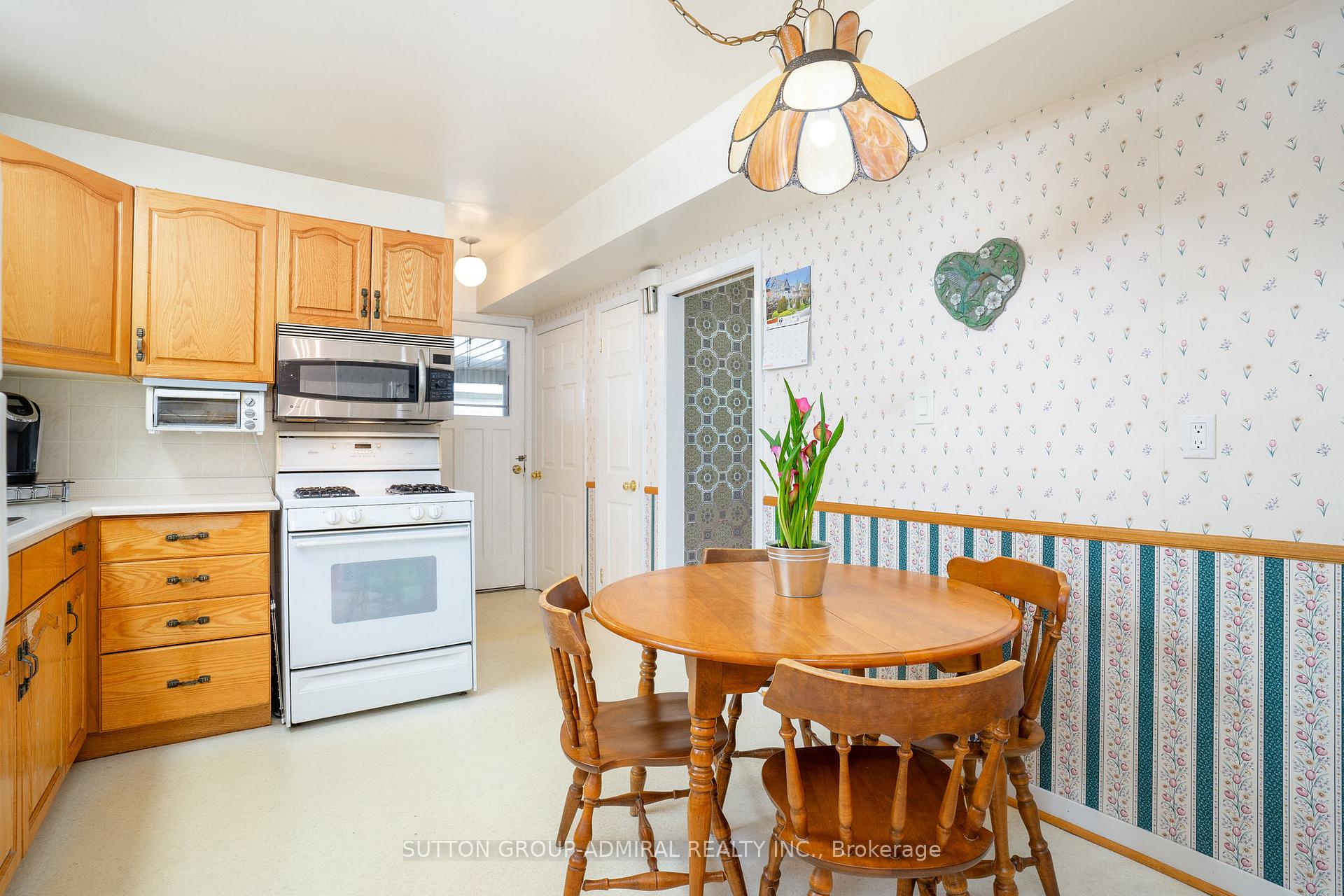 Photo 13 of 43 Vanderbrent Crescent, Etobicoke, Willowridge-Martingrove-Richview — HOMEH