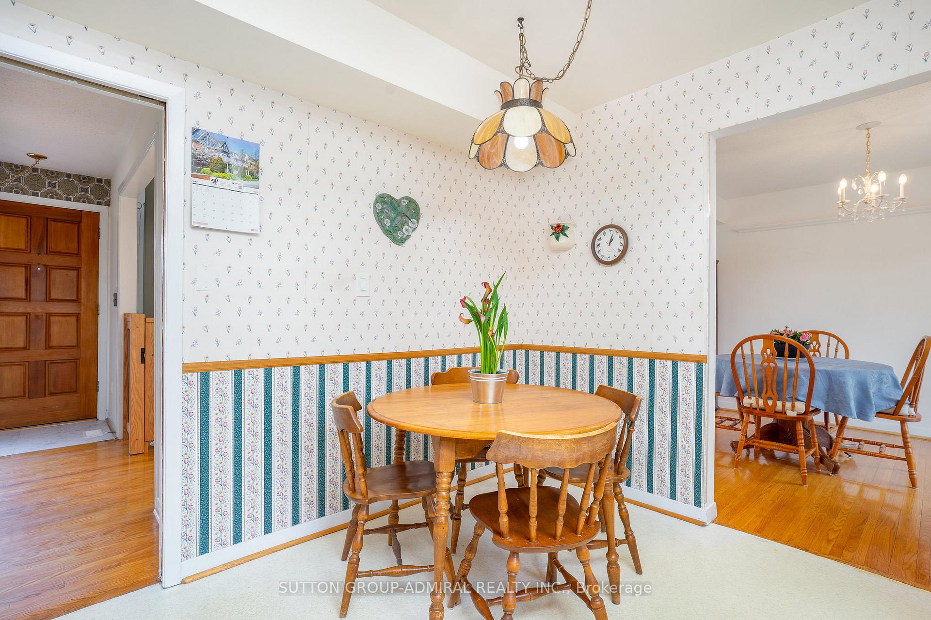 Photo 14 of 43 Vanderbrent Crescent, Etobicoke, Willowridge-Martingrove-Richview — HOMEH