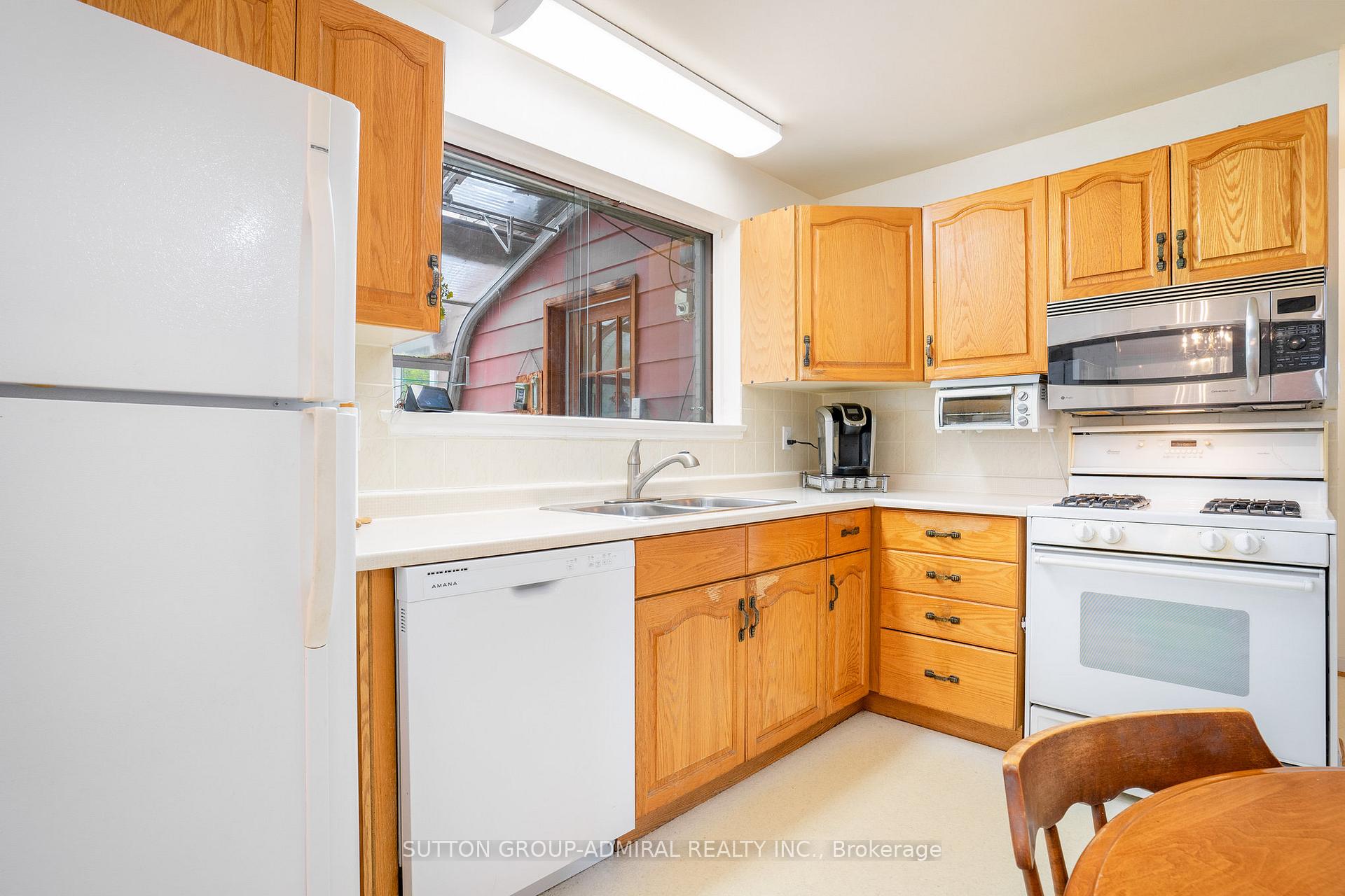 Photo 15 of 43 Vanderbrent Crescent, Etobicoke, Willowridge-Martingrove-Richview — HOMEH