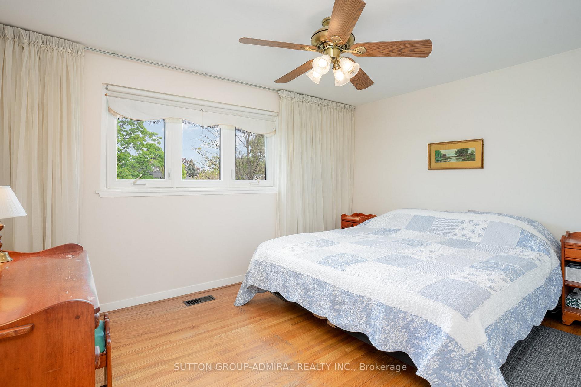 Photo 16 of 43 Vanderbrent Crescent, Etobicoke, Willowridge-Martingrove-Richview — HOMEH