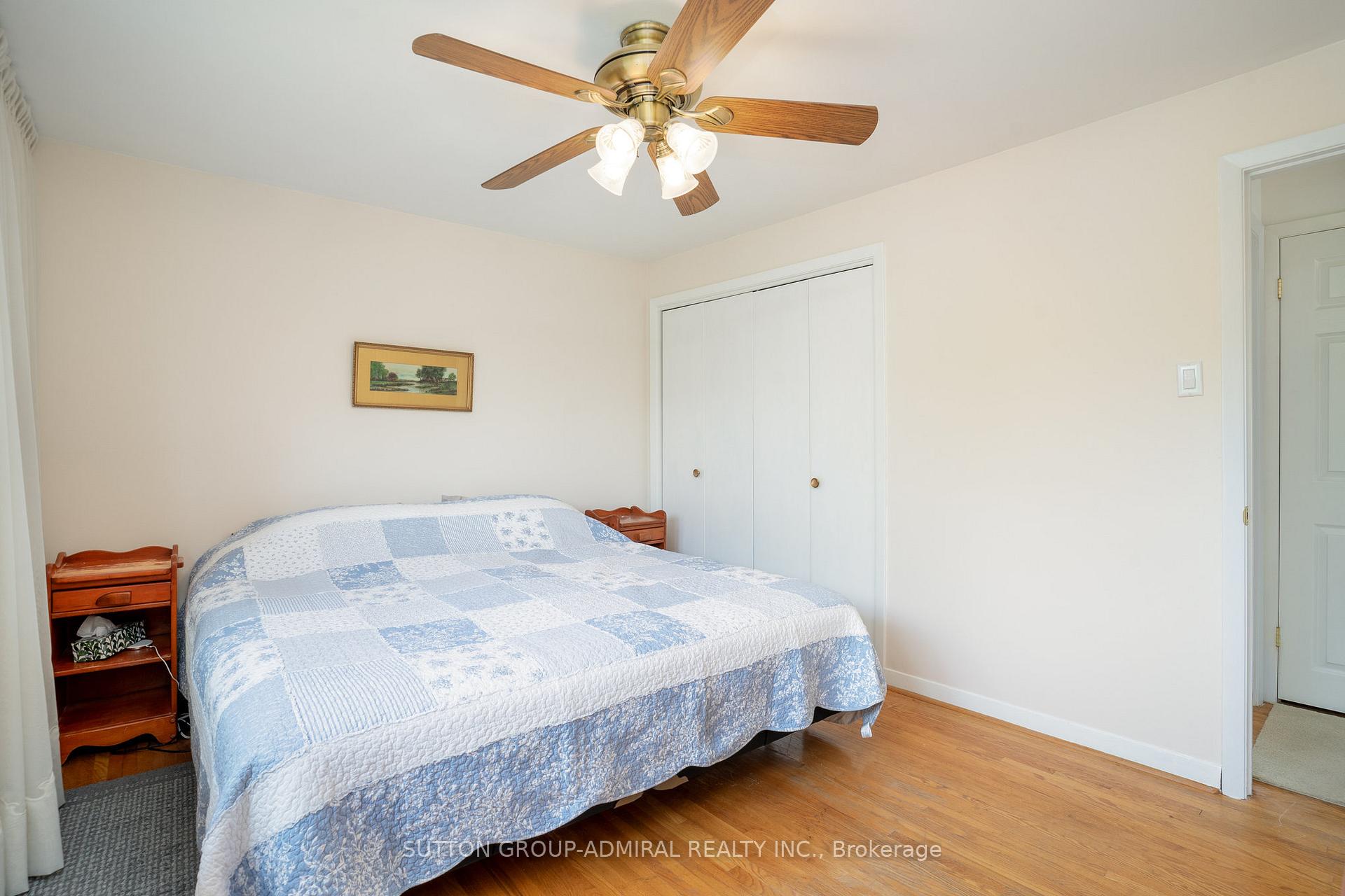 Photo 17 of 43 Vanderbrent Crescent, Etobicoke, Willowridge-Martingrove-Richview — HOMEH